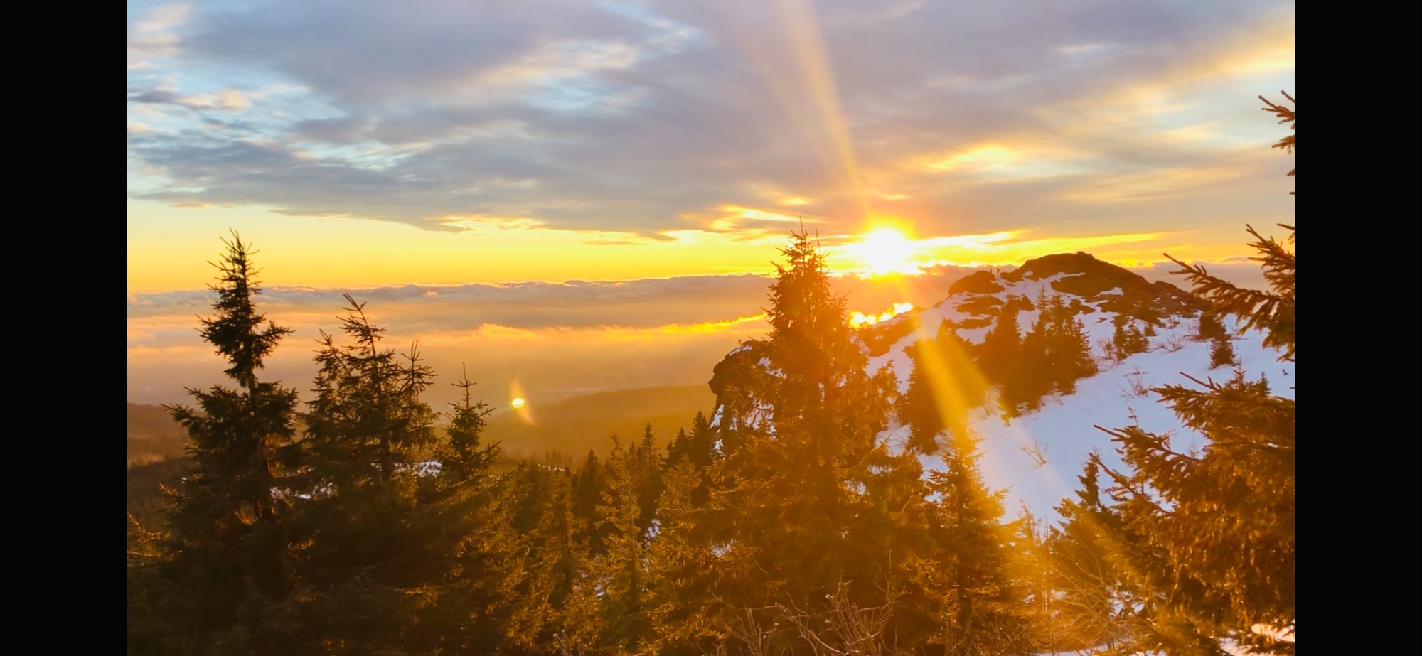 Sonnenuntergang am Großen Arber – Naturerlebnis im Bayerischen Wald Sonnenuntergang auf dem Großen Arber mit beeindruckendem Blick über die Landschaft des Bayerischen Waldes